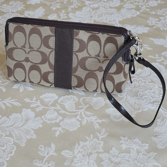 NWT Coach Wallet/Wristlet - Picture 2 of 8